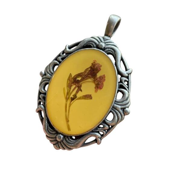 Large oval antique silver pendant with acrylic pressed flower - Picture 2 of 7